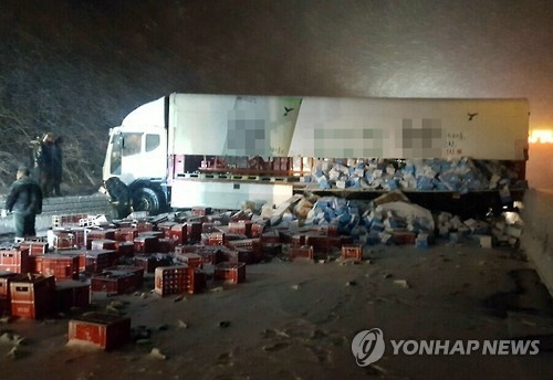눈 폭탄에 차량 4대 '쾅·쾅·쾅'…서해안고속도로 아수라장 - 1