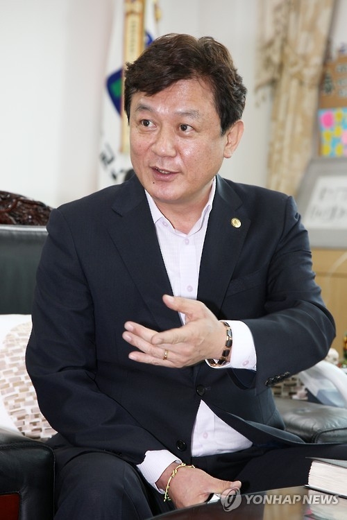 체육원로 초청모임 참석해 고발된 김병우 충북교육감 '무혐의' - 1