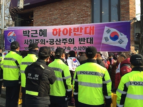 탄기국 회원들 집회 "특검 해체" 주장