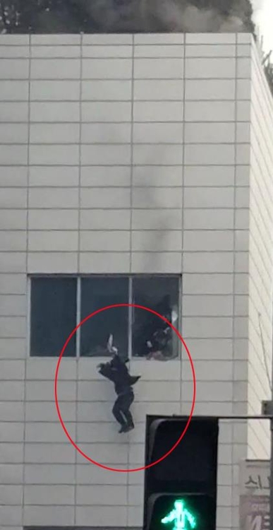 동탄 66층 건물 부속상가 불로 4명 숨져…"용접중 화재추정"(종합3보) - 2