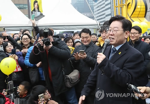 이재명 "안희정 대연정 발언 촛불배신…광장서 사과해야" - 1