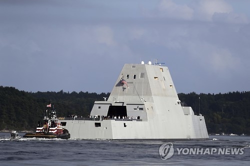 미 최신 스텔스 구축함인 '줌왈트'