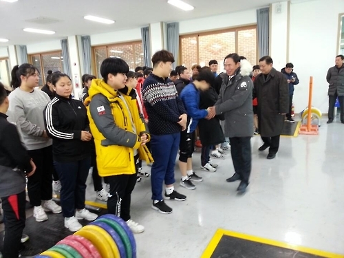 이원성 역도연맹 회장, 대표팀 훈련 방문