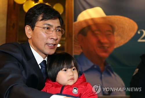 文 '대세론 굳히기' vs 안희정 '어게인 盧風'…호남 첫격돌 - 3