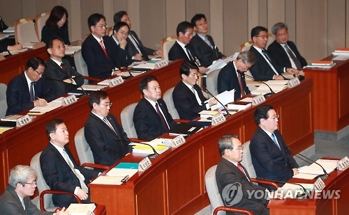 개헌논의서 조직논리 앞세운 국가기관들…'밥그릇 싸움' 되나(종합) - 1