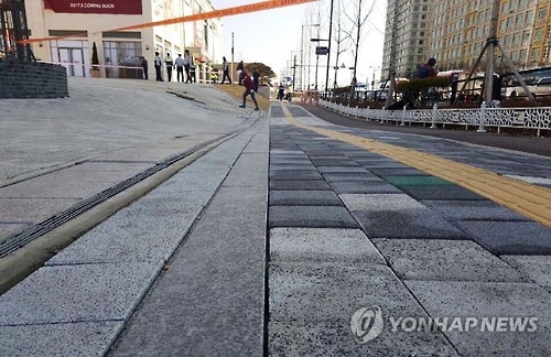 일산 백석동 8일만에 또 땅꺼짐…'지하수로 흙 유실' 추정(종합) - 3
