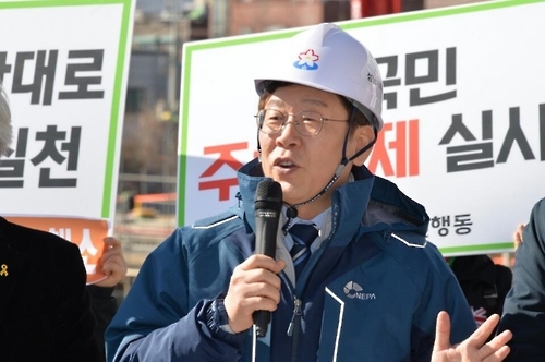 이재명 "18세 이하 모든 청소년 무상 의료" - 2