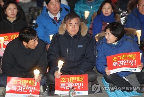 文, '촛불'로 지지층 결집하며 '안보'로 중도층 공략 - 2