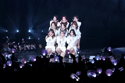 첫 단독 공연 펼친 트와이스