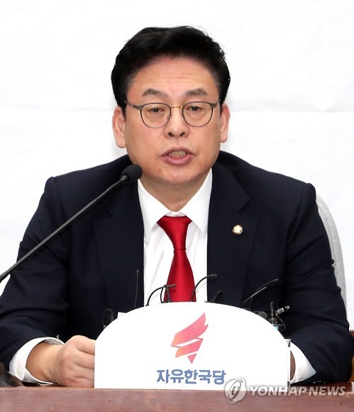 정우택 "黃권한대행, 野 특검연장 요구에 개의치 말아야" - 1