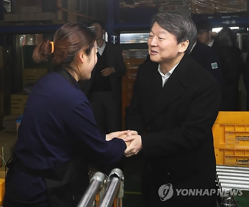 안철수, 일자리행보 가속…"경단녀 예방대책 수립" - 2