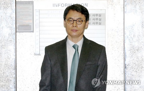 출근하는 이규철 특검보