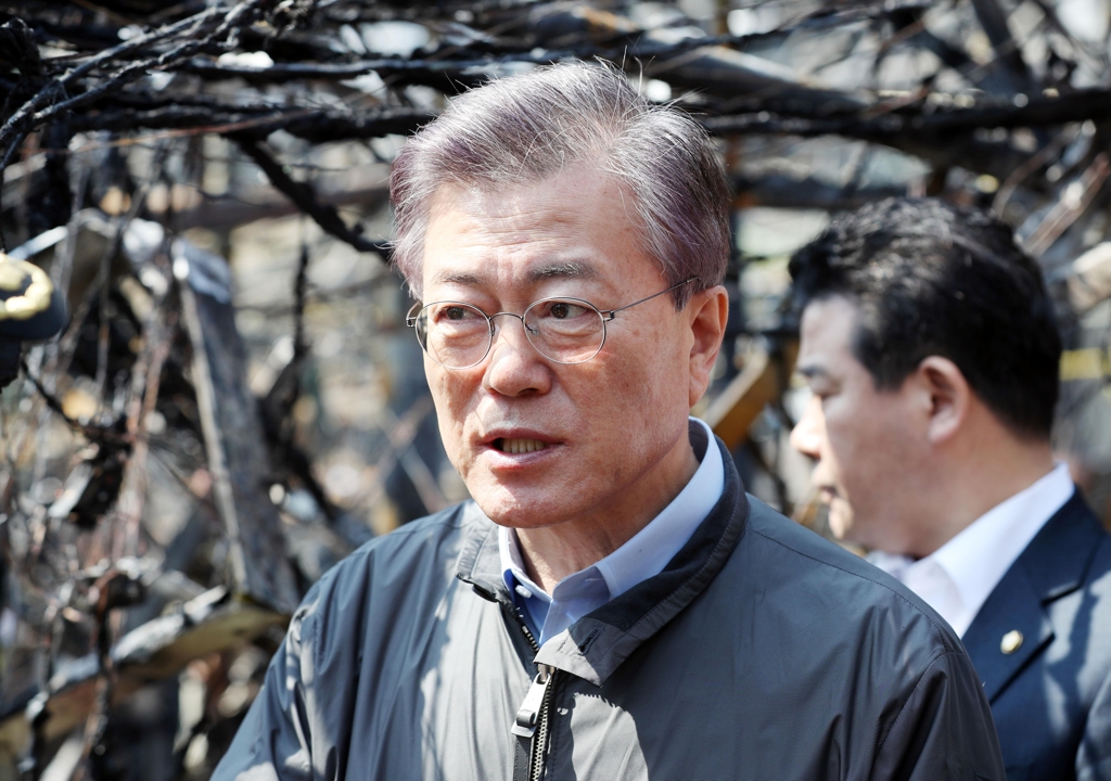 인천 소래포구 어시장 화재현장 찾은 문재인