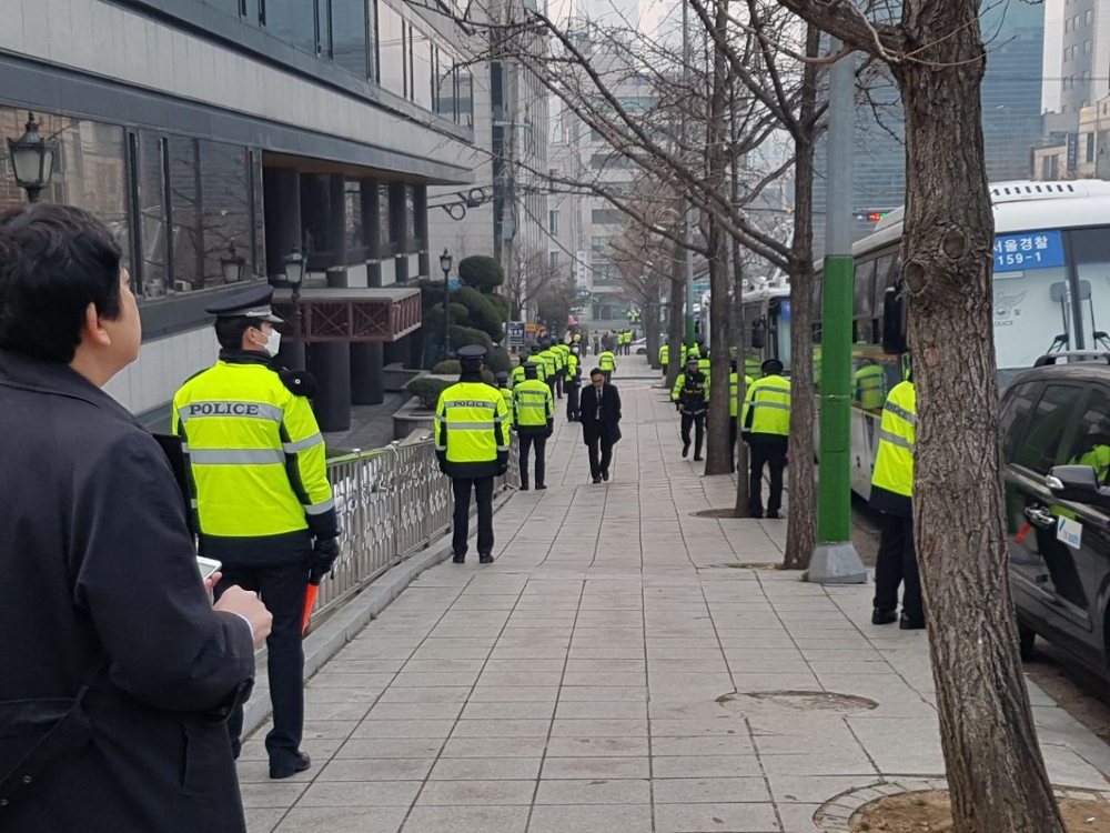 서울중앙지검 주변에 배치된 경찰 병력