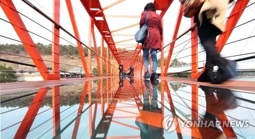 바다 위를 걷는 다리