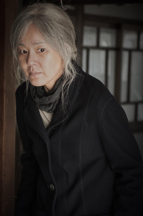 '시간위의 집'의 김윤진