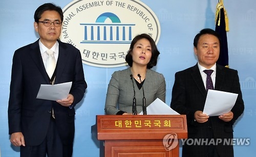 한국당 교문위원들 "일부 교육감의 전교조 전임자 허가는 위법" - 1