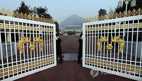 열리는 청와대 정문 (연합뉴스 자료사진)