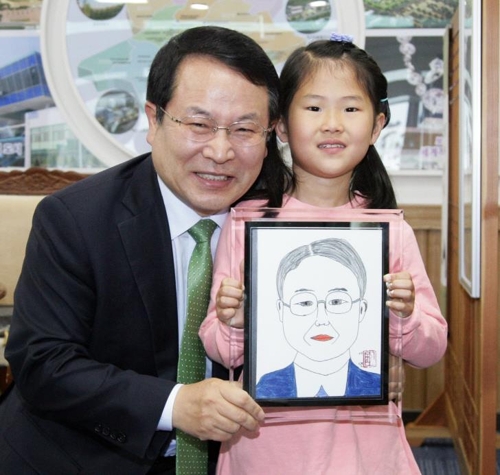 꼬마화가가 그린 익산시장 인물화