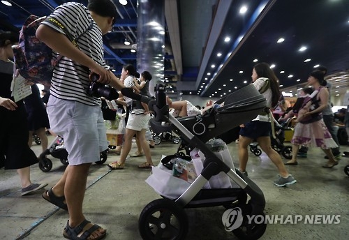 증가하고 있는 아빠들의 육아휴직[연합뉴스 자료사진]