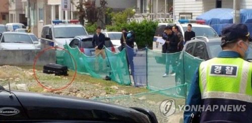 버려진 여행용 가방서 여성시신 발견