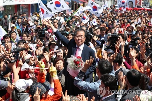 구미에서 지지호소하는 홍준표