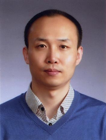 울산대 디자인학부 시각디자인학 이충호 교수