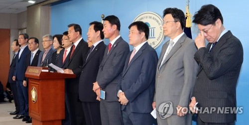 바른정당 13명, '홍준표 지지 선언'