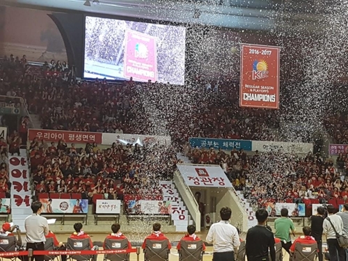 '통합우승' 인삼공사, 안방에서 축하파티…"팬들이 챔피언" - 1