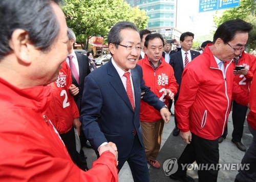 洪, 수도권서 충청으로 '유턴유세'…탈당파 껴안기도 - 1