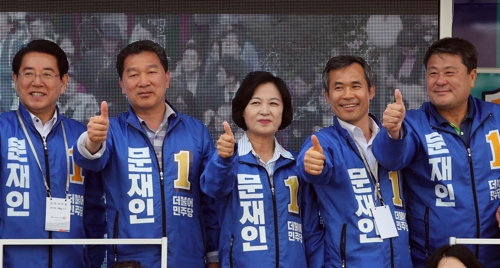 강진 유세하는 추미애 대표