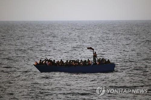 지중해 건너는 난민들