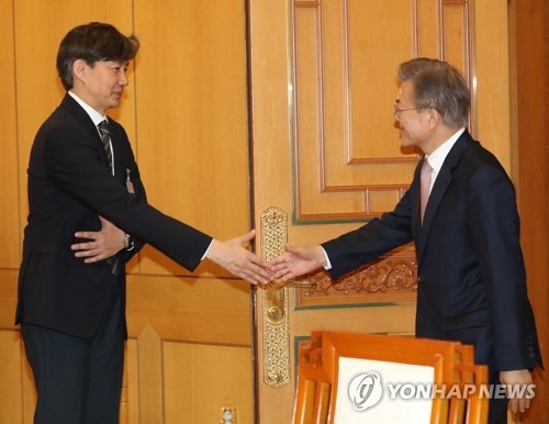 文대통령, 검찰총장 사표 하루만에 수리…'개혁' 드라이브 예고 - 1