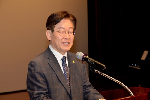 월례조회하는 이재명 시장