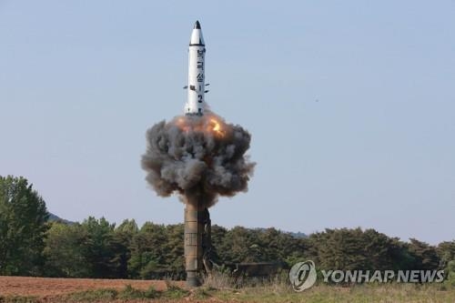 북한의 '북극성 2형' 발사장면