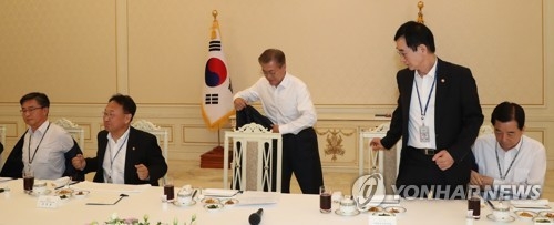 文대통령, 朴임명 장관들과 만남…"할 말 다 하고 다 들어줬다" - 2