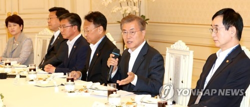 文대통령 "부처 연속성 중요…정권 유한하지만 조국은 영원"(종합) - 3