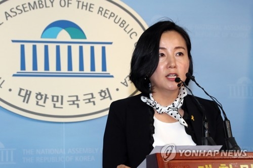與 "정부, 근로시간 단축 법 개정으로 추진 가닥" - 1