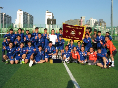 관세청, 중앙행정기관 축구 3연패…우승기 영구보유 - 1