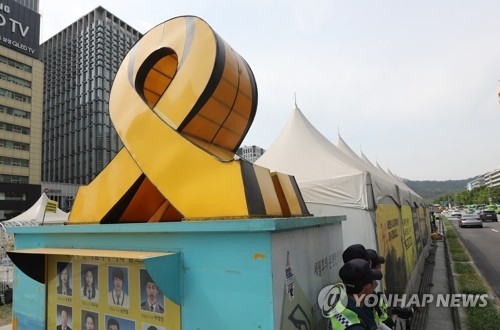 광화문 세월호 천막 축소 협의 중