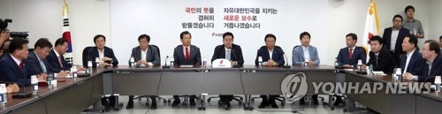 한국당 "총리인준 용납안돼"…표결참여 여부는 지도부에 일임(종합) - 1