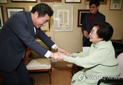 이총리 '광폭행보'…이명박 前대통령 등 정치원로 6명 예방 - 2