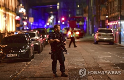"TV까지 나왔는데"…英, 런던테러 용의자 부실관리 논란 - 2