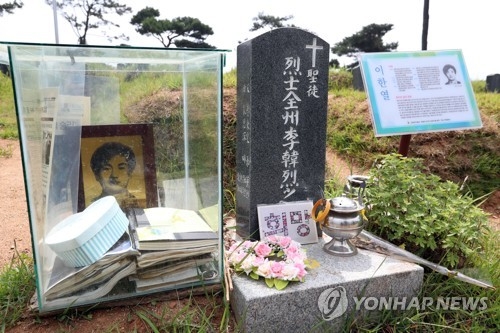 6·10 민주항쟁을 이틀 앞둔 이한열 열사 묘소.