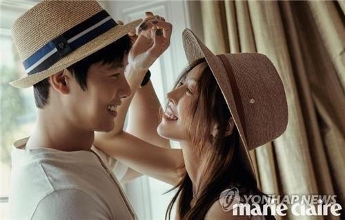 이상우-김소연 오늘 결혼…"행복하고 건강한 가정 꾸릴게요" - 1