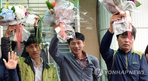 무죄 판결 후 기뻐하는 '삼례 3인조' [연합뉴스 자료사진]