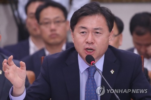김영춘 후보자 '진중한 답변'
