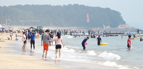 대천해수욕장 개장첫날 18만 인파