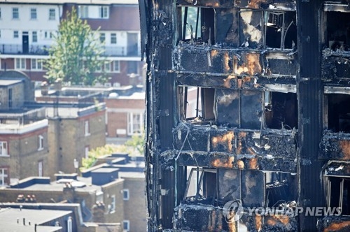 화재가 난 런던 '그렌펠 타워'의 외벽 [AFP=연합뉴스] 