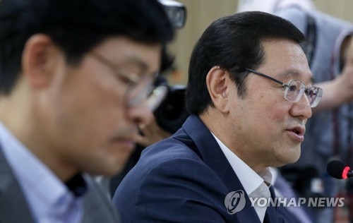 일자리委, 한국노총과 간담회…최저임금 등 현안 논의 - 1